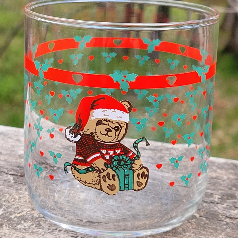 2 Vtg Christmas Teddy Bear Hearts Holly Juice Water Milk Glasses. Anchor Hocking